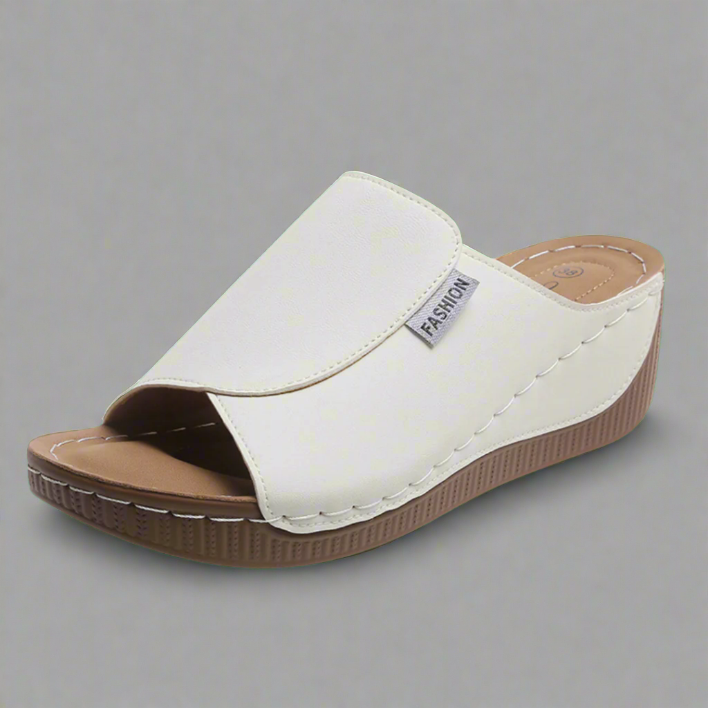 Ortrudis | Handgemachte Sandale mit bequemer Sohle